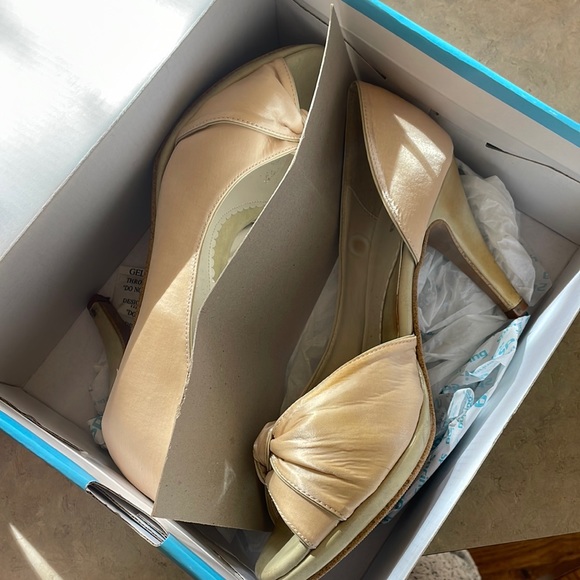 Cream satin peep-toe Spring Rapla high heels - Picture 1 of 9